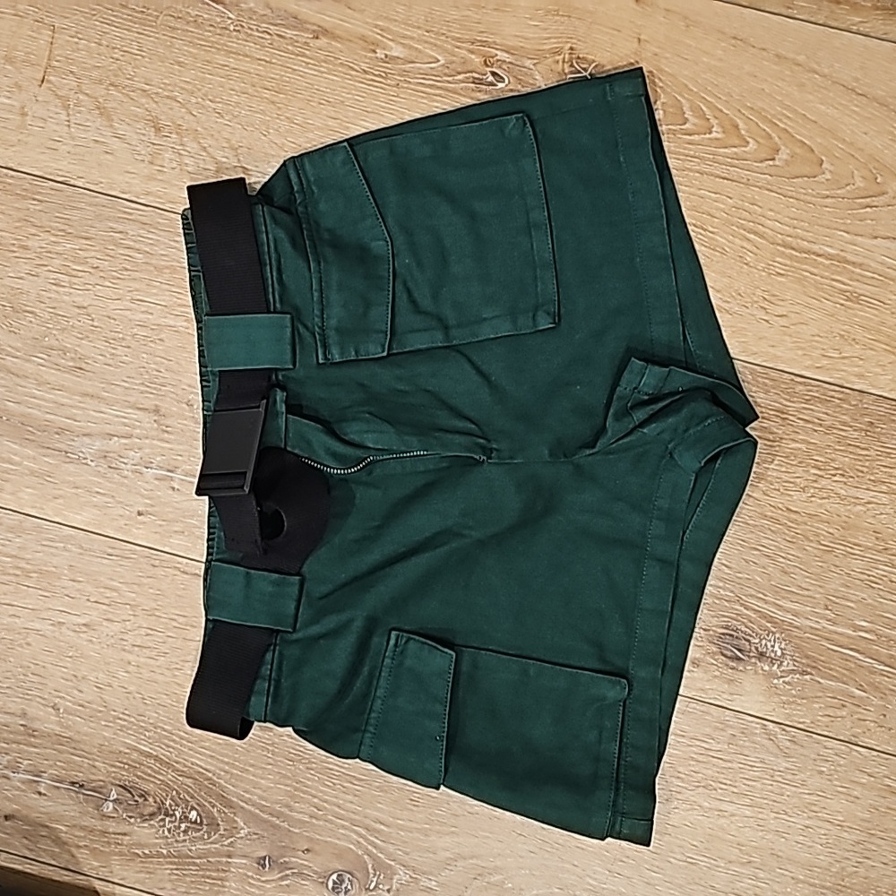 Aritzia TNA Cargo shorts